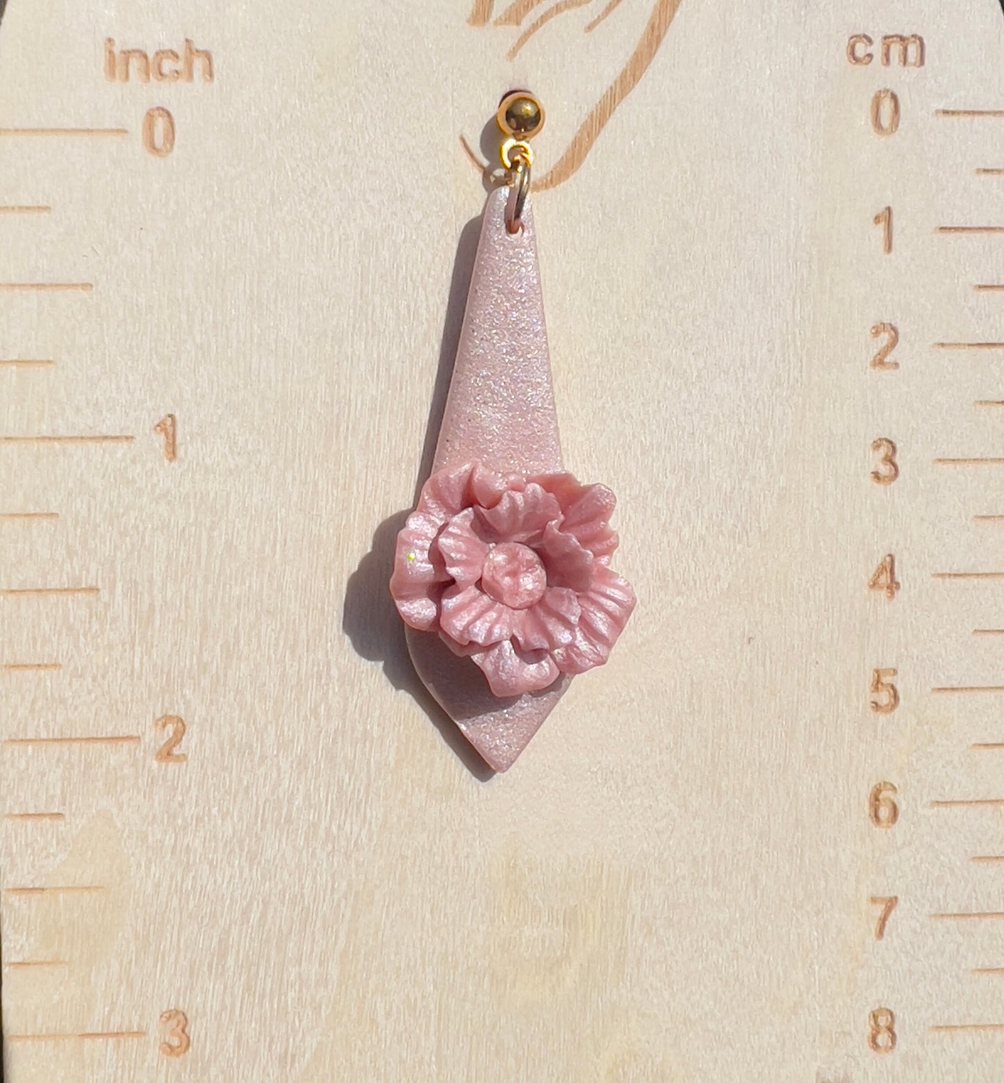 Lightweight flower earrings
