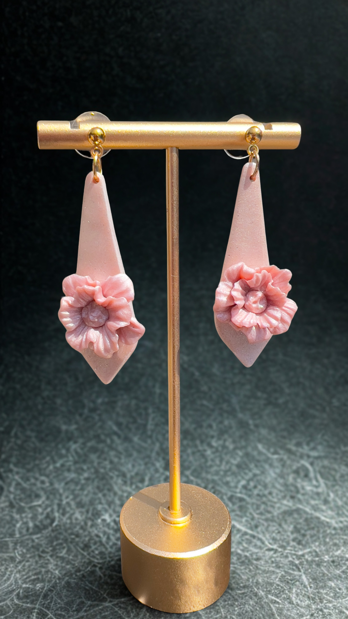 Lightweight flower earrings