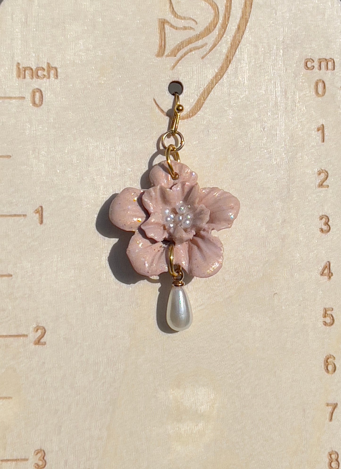 Pinky Peach Tone Flower, Teardrop Perl, Hypoallergenic Hooks