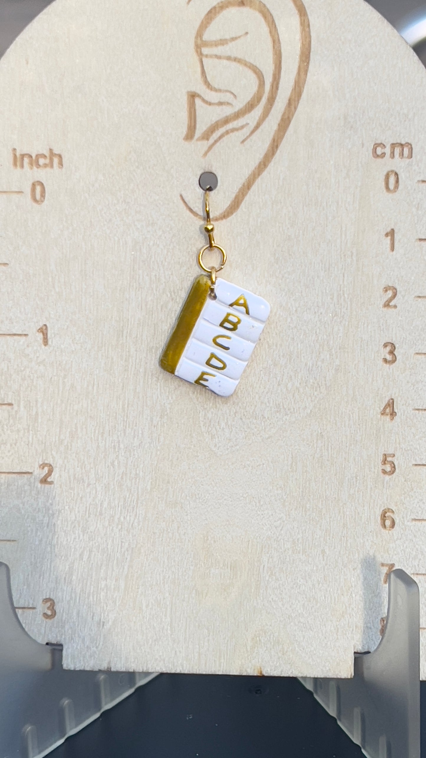 Looseleaf paper with gold details